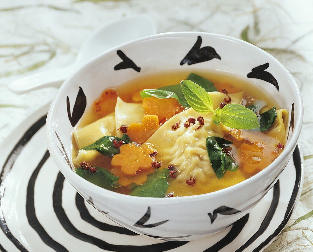 Wan tan soup with spinach and carrots