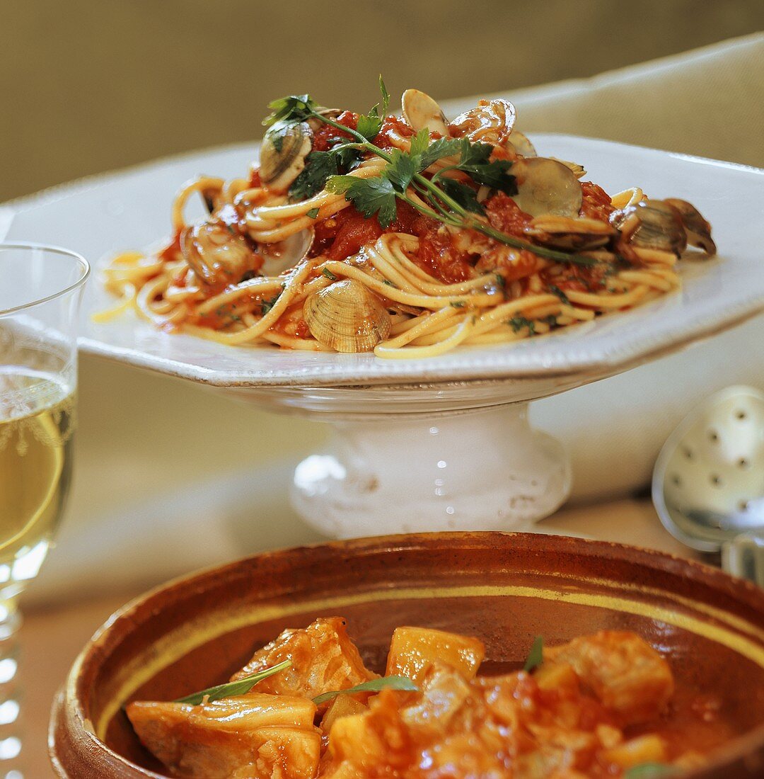 Spaghetti mit Venusmuscheln und Stockfisch-Kartoffel-Suppe