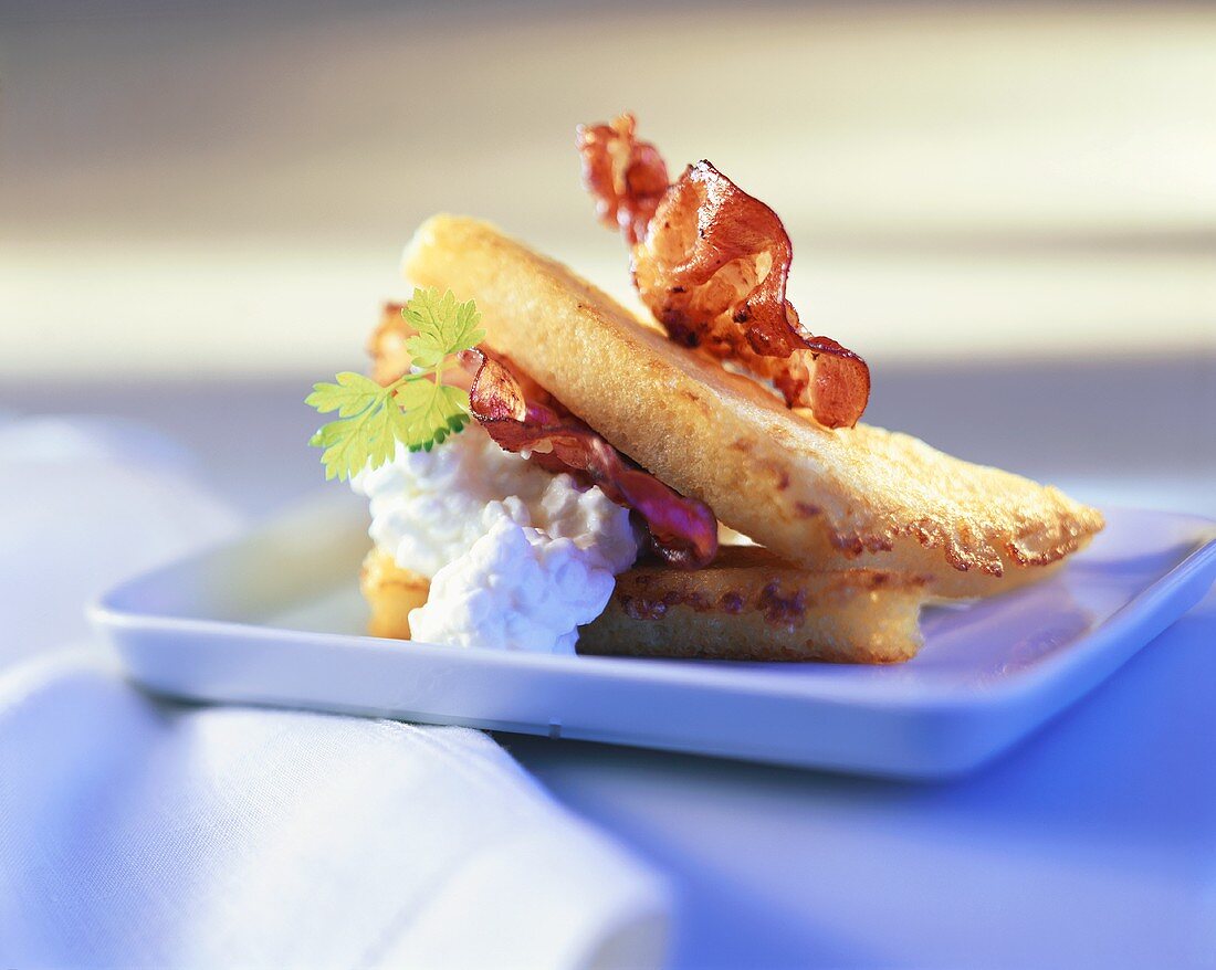 Toast with cottage cheese and fried bacon