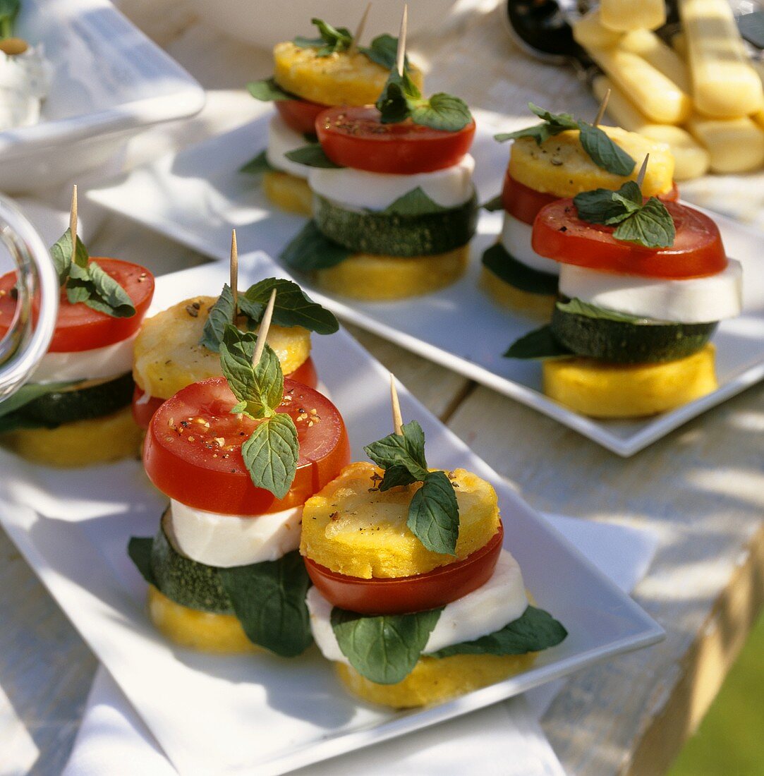 Bocconcini con la polenta (Polenta-Häppchen mit Mozzarella)