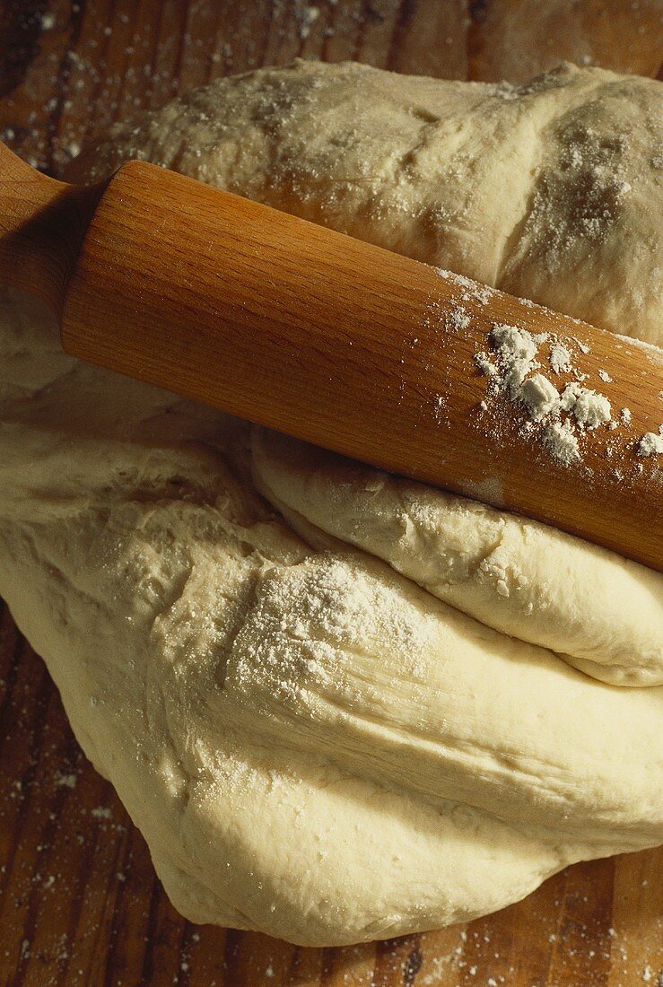 Pastry with flour and rolling pin