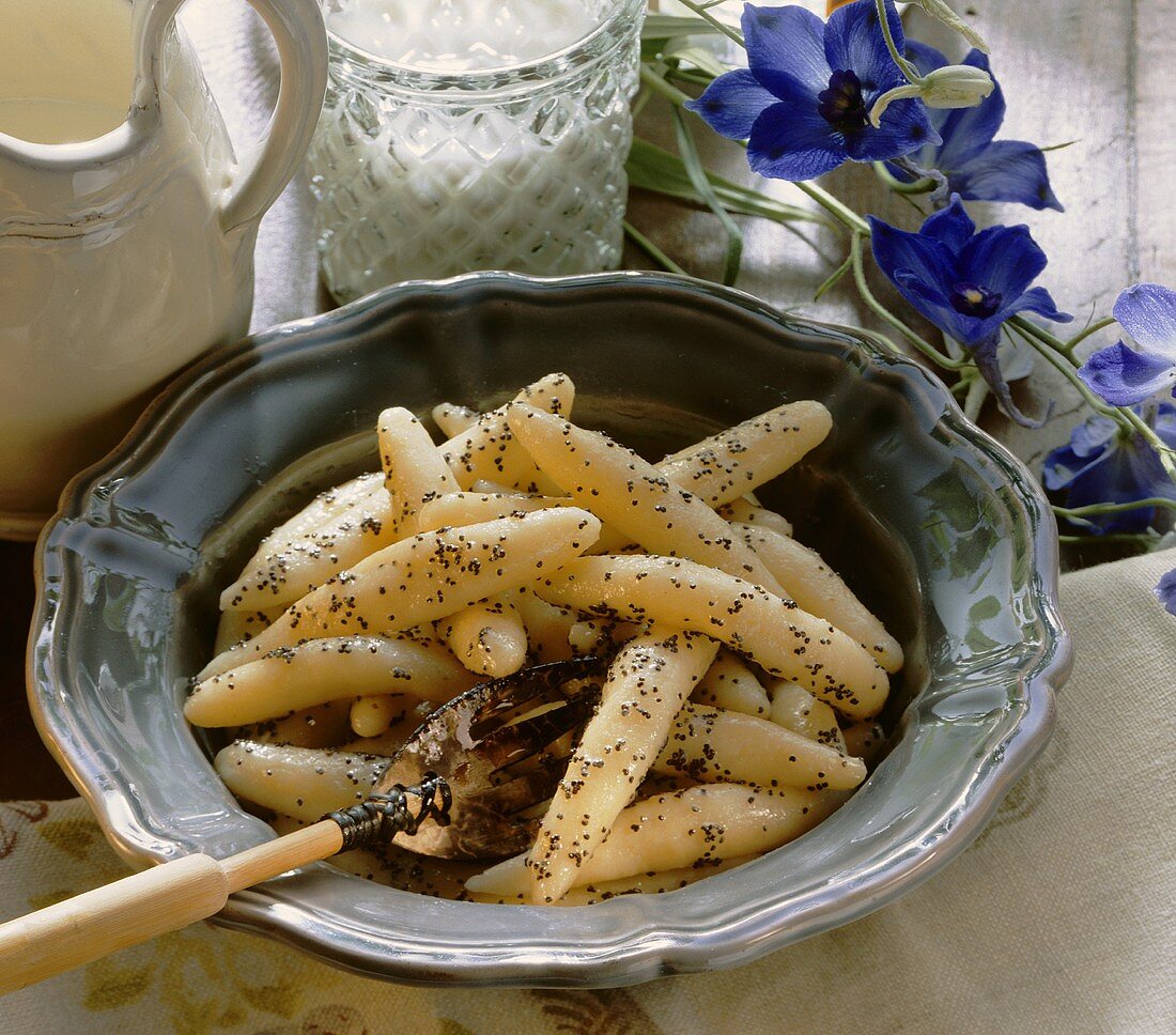 Kartoffelnudeln mit Mohnbutter