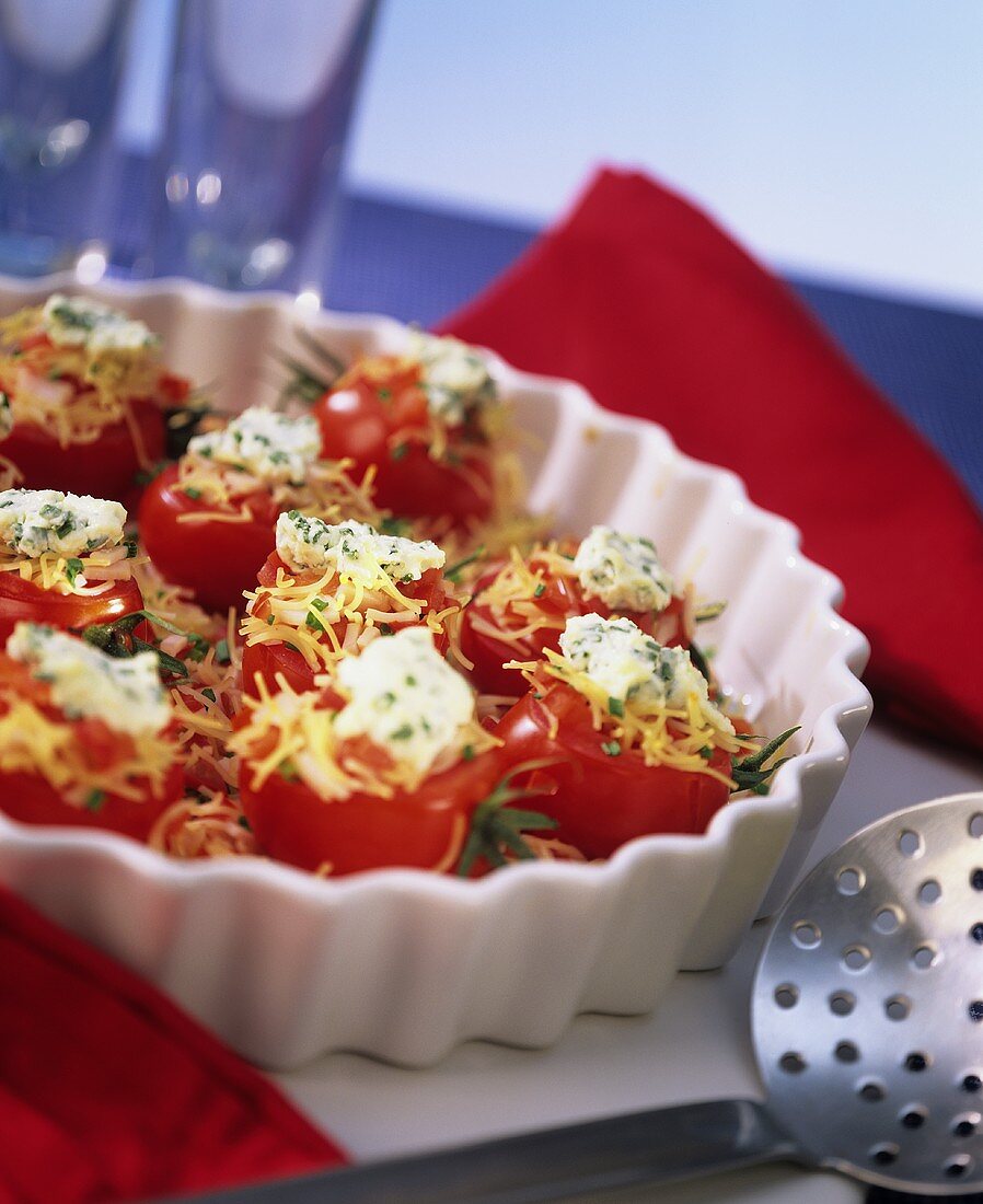 Tomato with pasta stuffing, cream cheese and chives