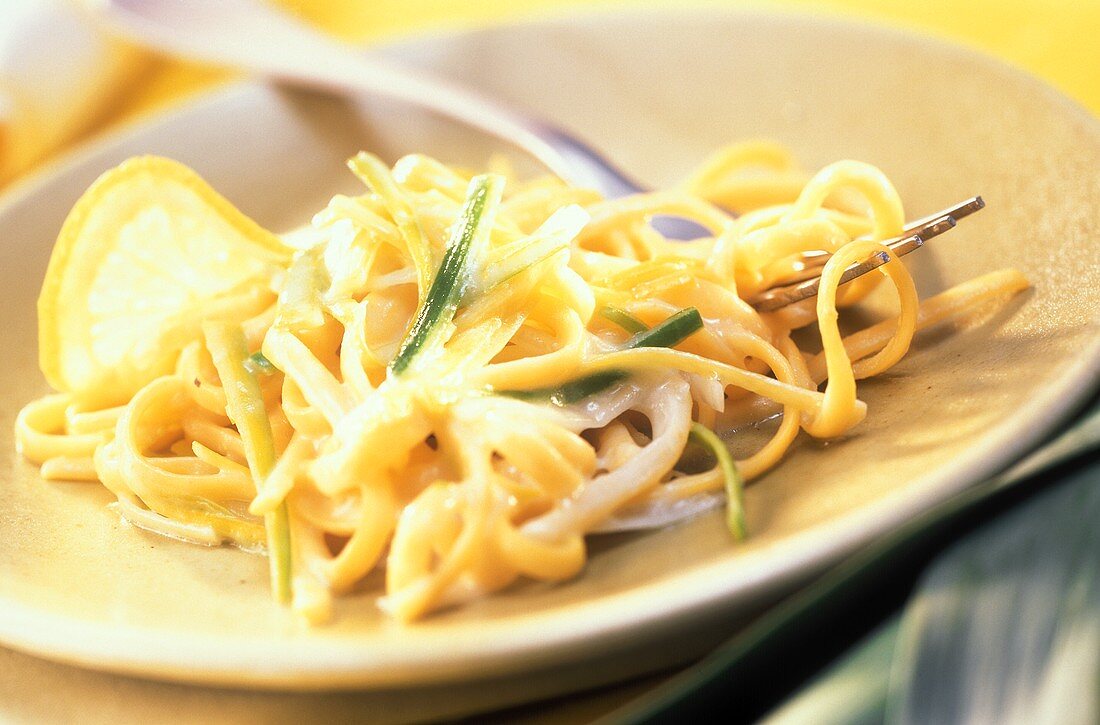 Pasta al limone (Nudeln mit Lauch-Zitronen-Sauce, Italien)