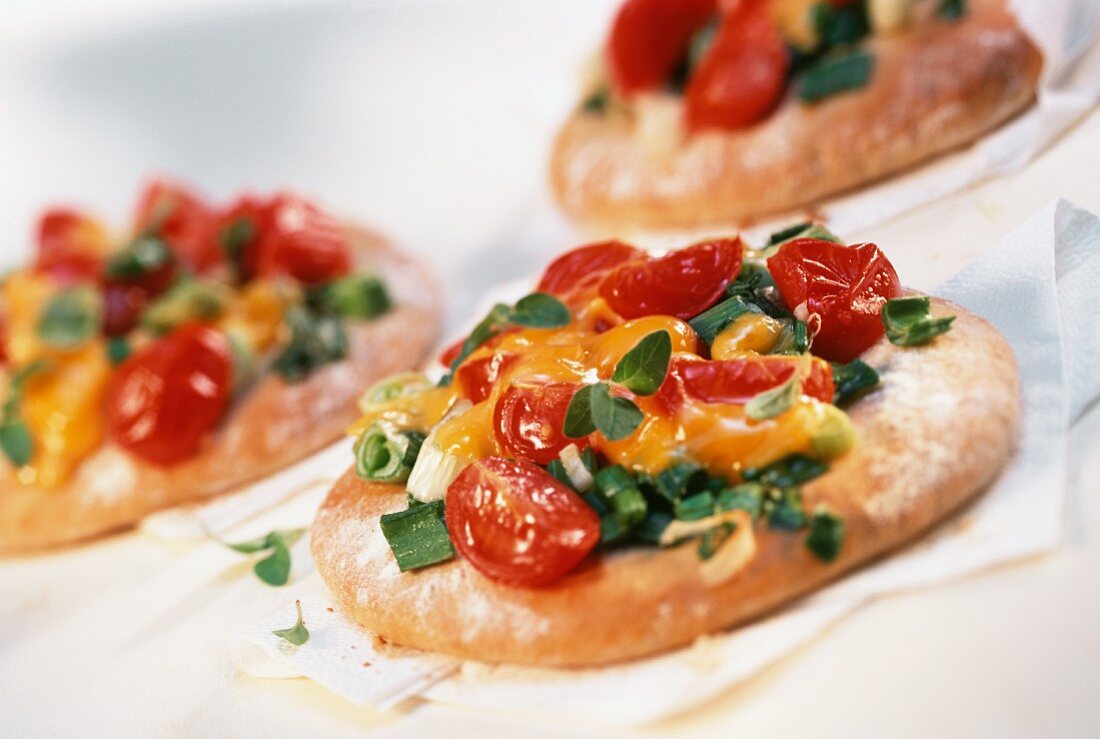Tomato tartlet with processed cheese and herbs
