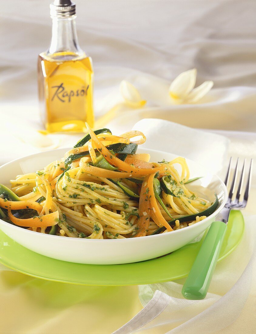 Vegetable spaghetti with parsley pesto; rape seed oil