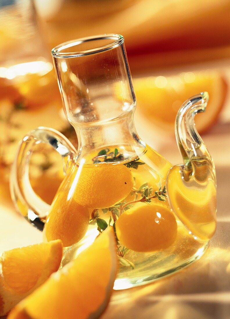 Orangen-Zitronen-Öl in Karaffe