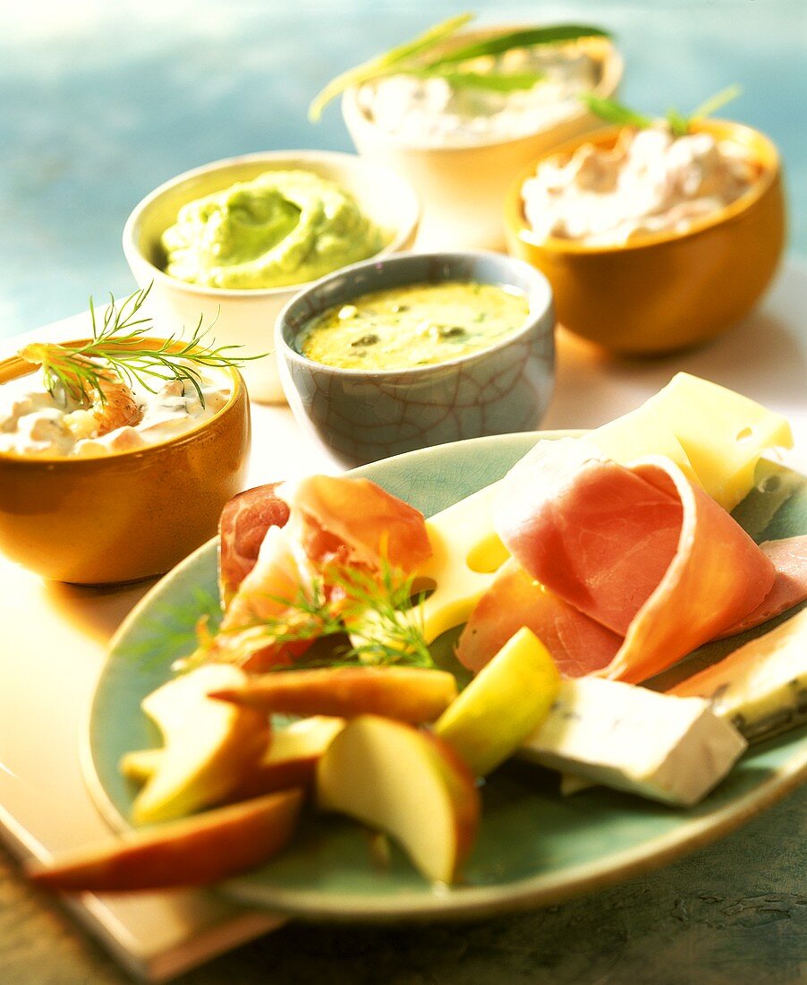 Apples with ham, cheese and various dips