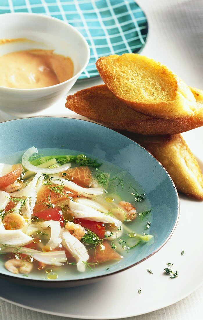 Fischsuppe mit Aioli und Röstbrot