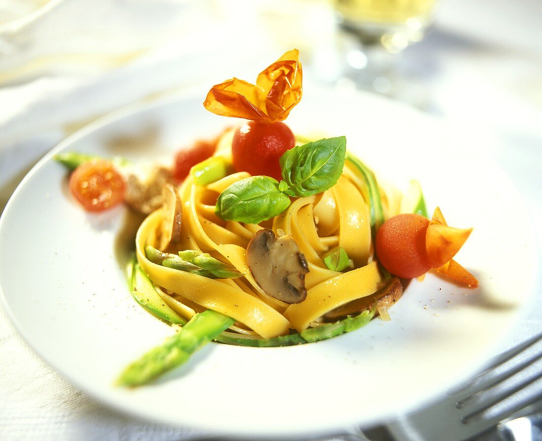 Tagliatelle agli asparagi (Ribbon pasta with green asparagus)