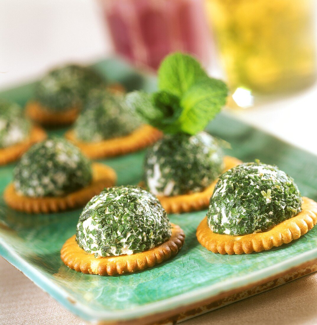 Cheese cracker with chopped mint