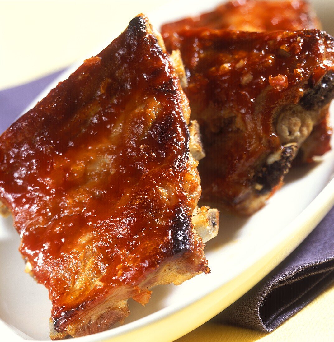 Crispy barbecued spare-ribs on white plate
