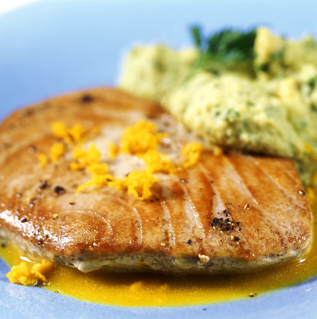 Tuna steak with orange sauce and hummus