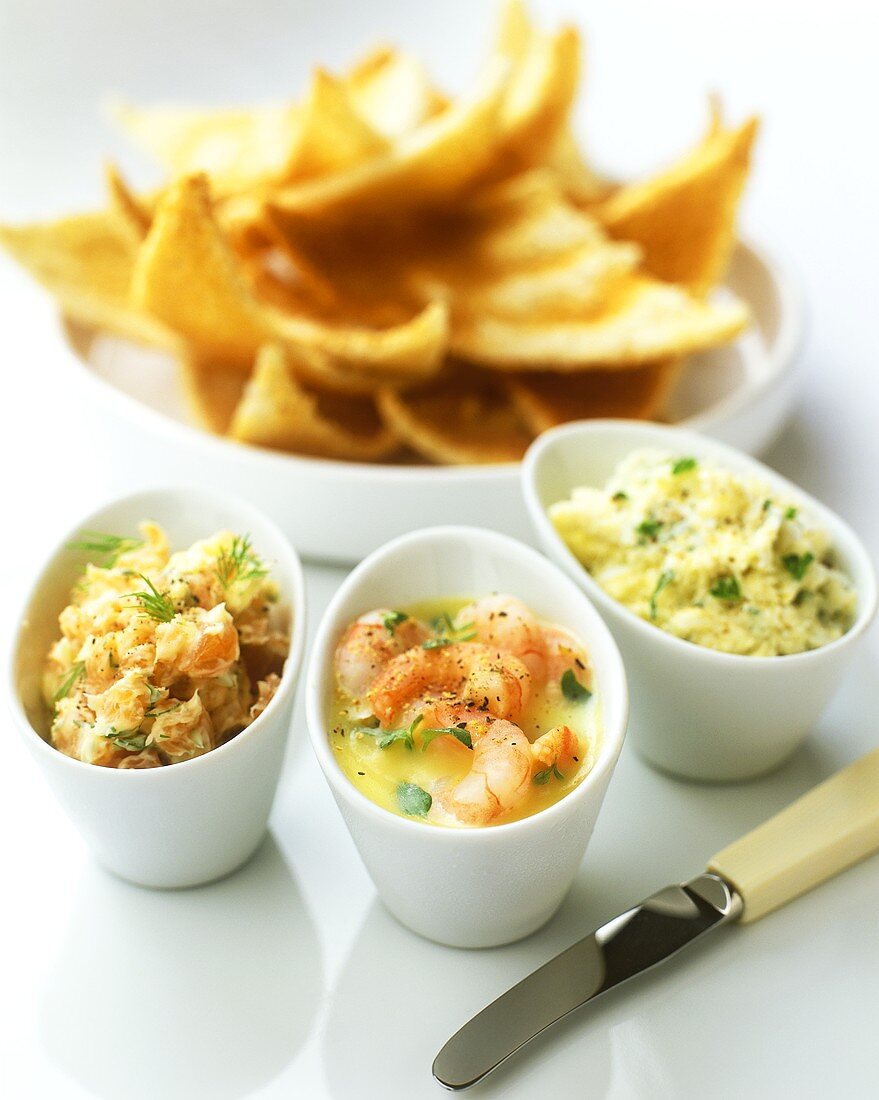 Shrimps, crab and salmon pate in bowls; toast