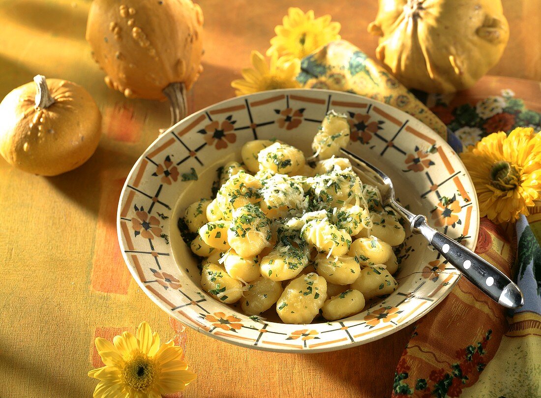 Gnocchi alla zucca (Kürbis-Gnocchi mit Kräutern & Käse)