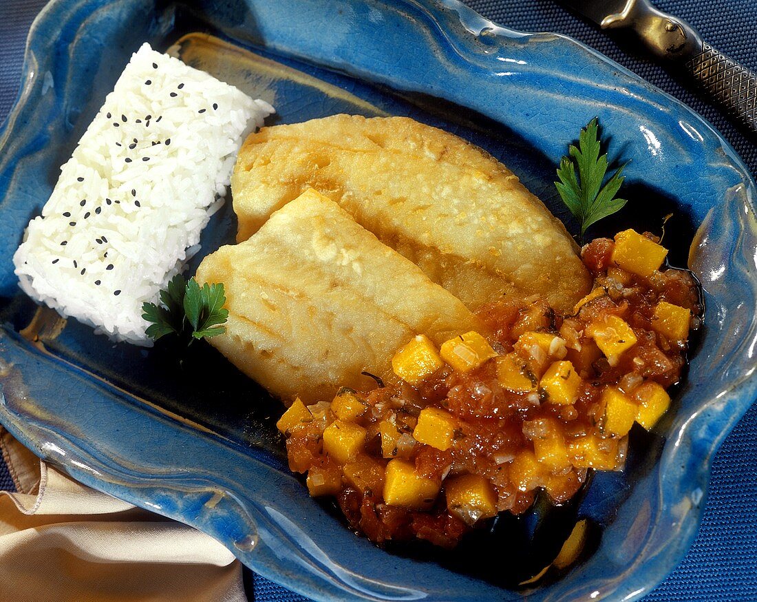 Fish fillets with mango and tomato sauce and rice