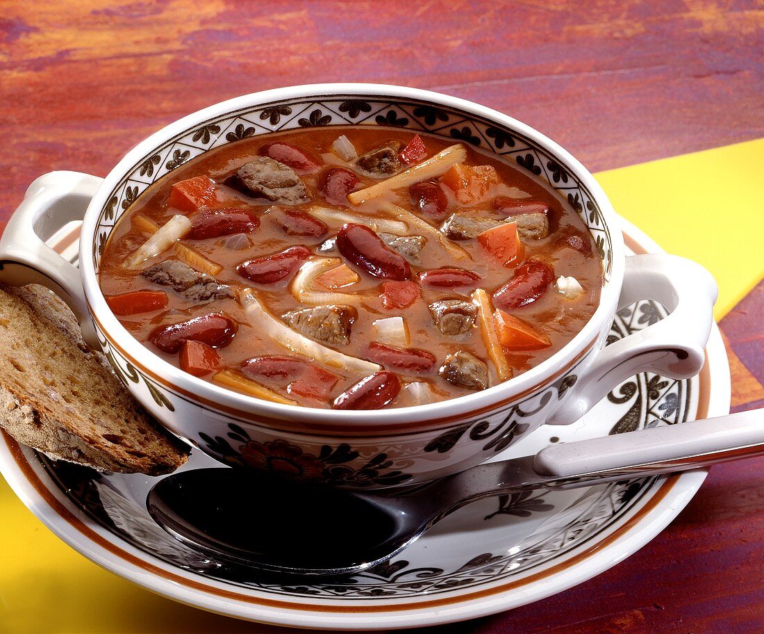 Goulash soup with kidney beans and peppers