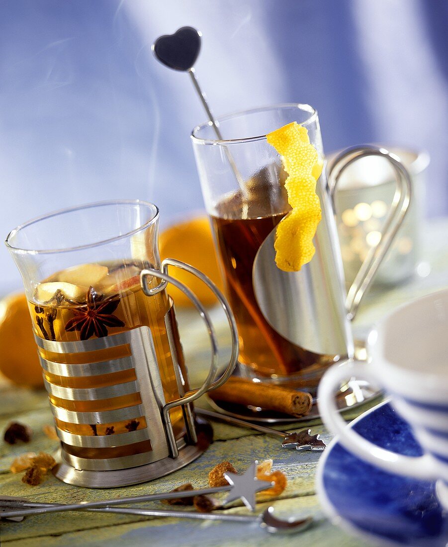 Tee mit Zimt und Zitrone; Tee mit Apfel und Sternanis