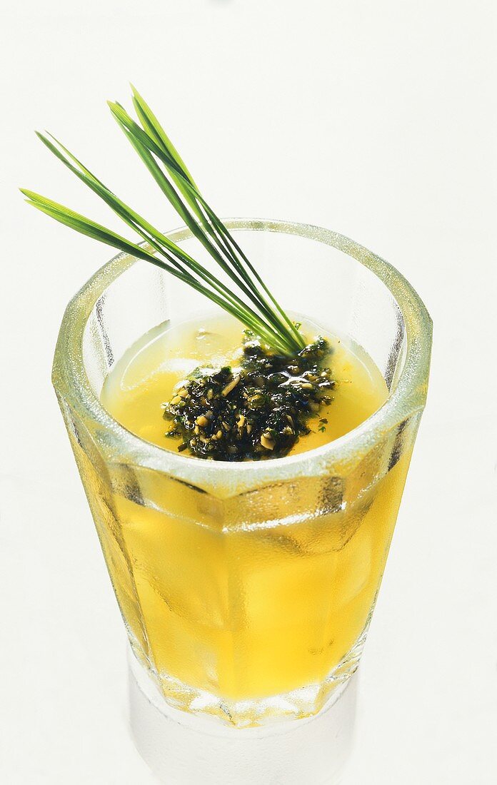 Wheatgrass drink with pumpkin seeds