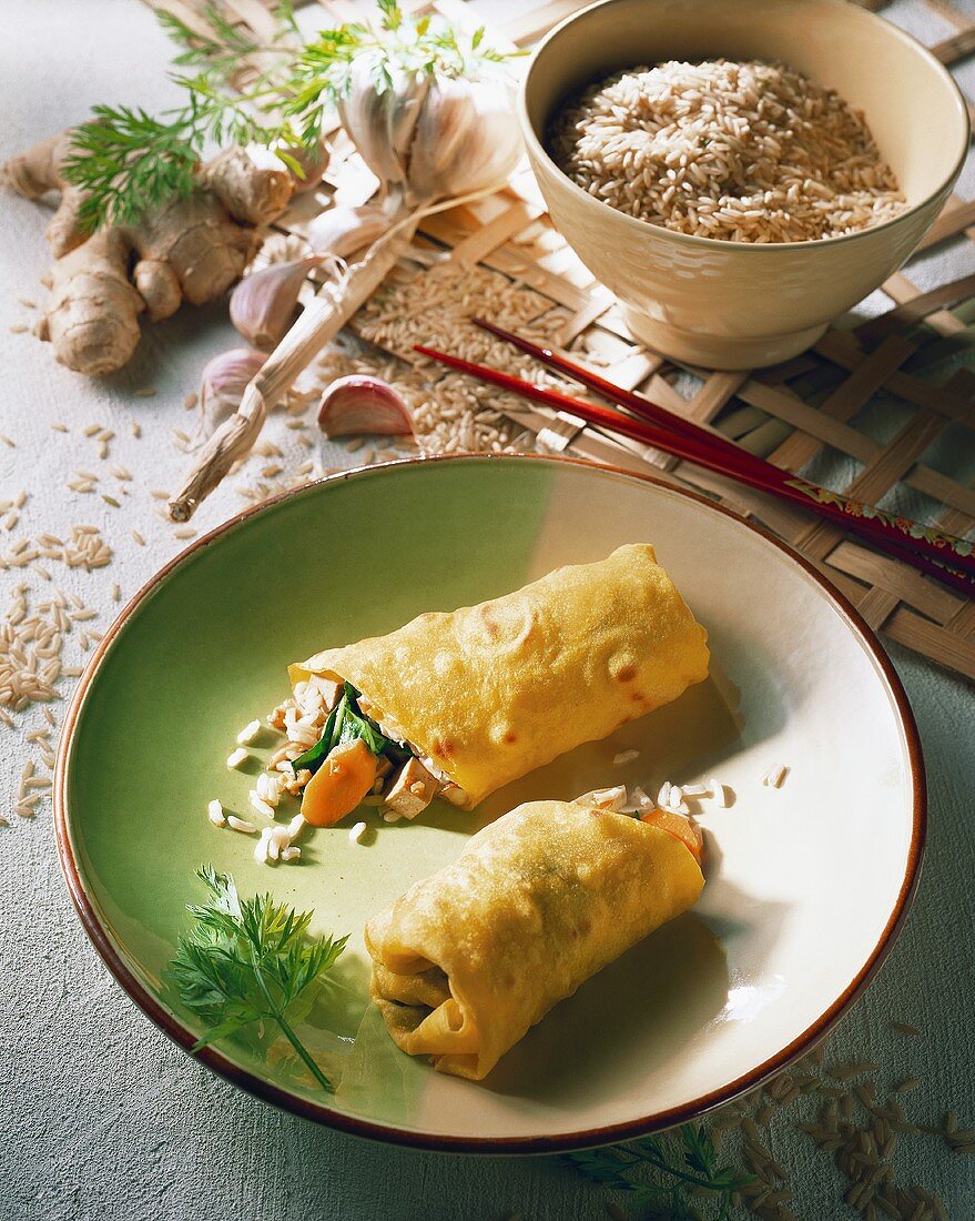 Tofu-Gemüse-Wrap mit Reis; Knoblauch; Ingwer