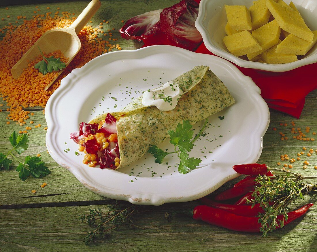 Linsen-Radicchio-Wrap mit Polenta