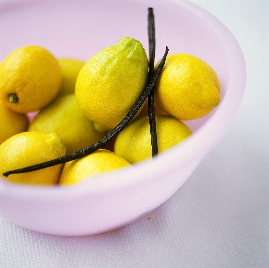 Lemons in dish with vanilla pods