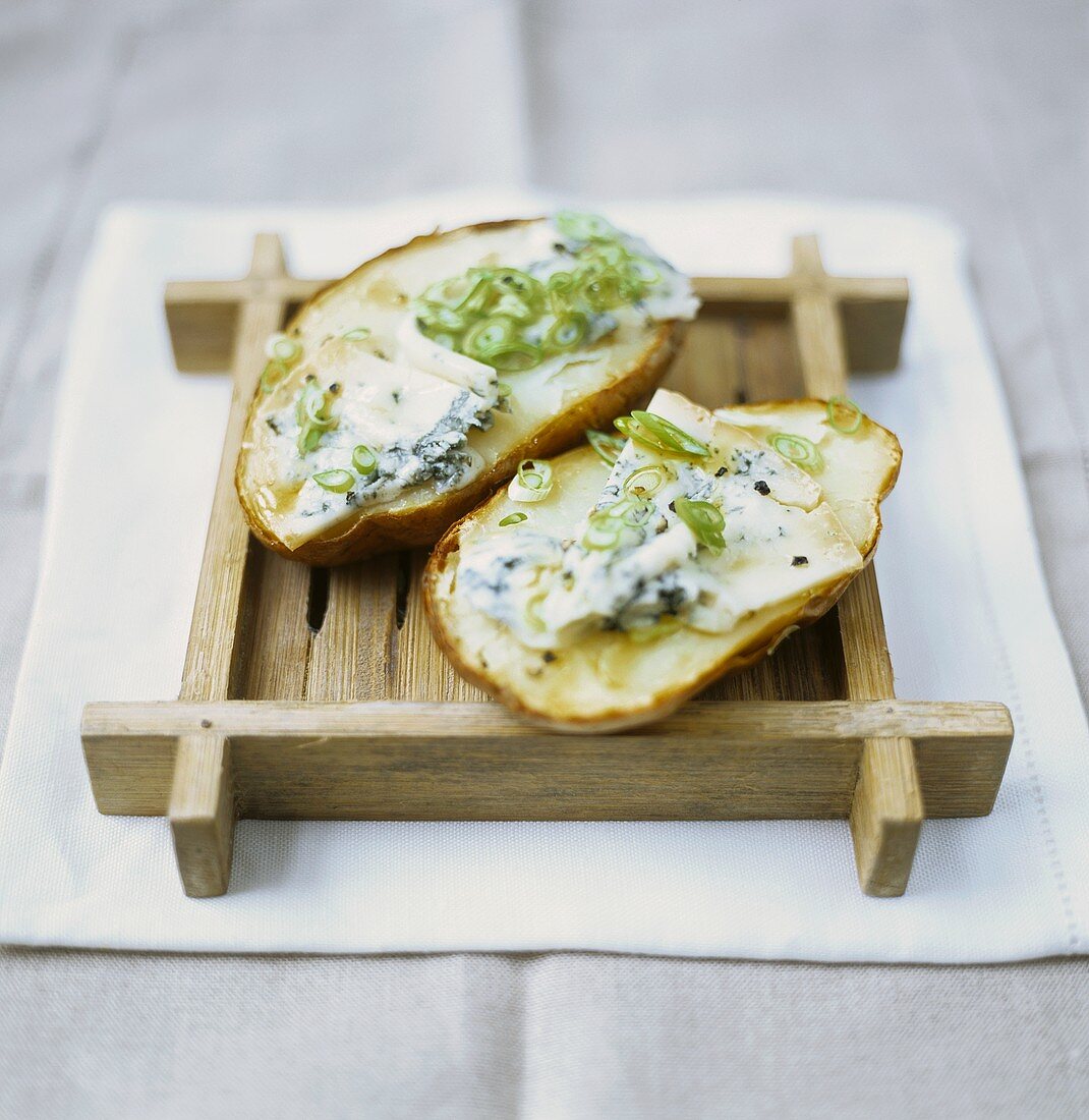Roquefort potatoes with spring onions