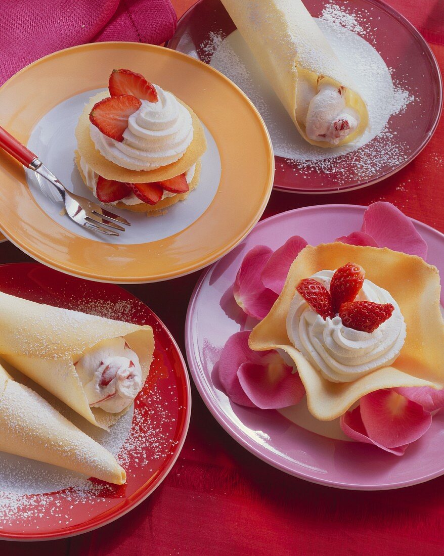Wafers with cream, strawberries and icing sugar