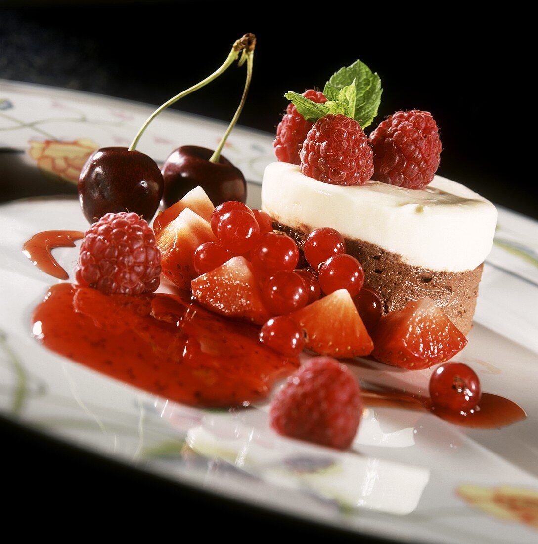Chocolate mousse with red fruit