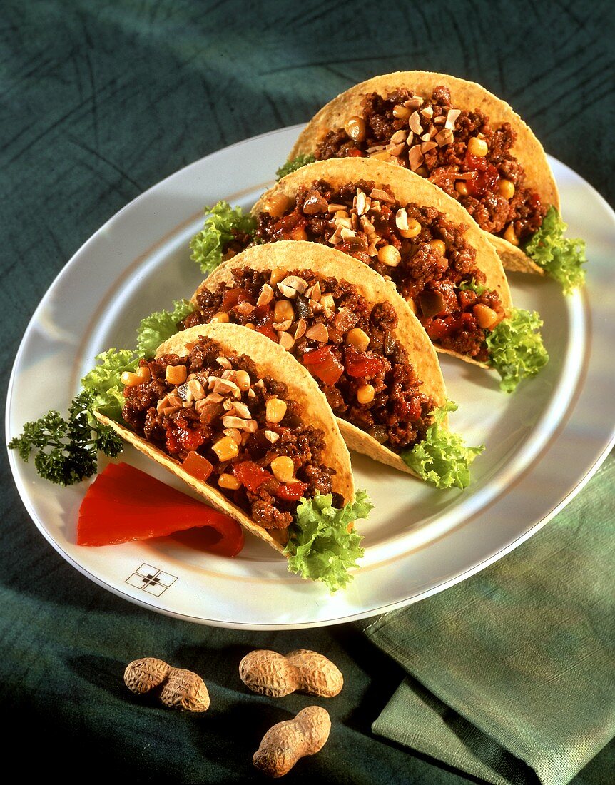 Tacos with mince and peanuts
