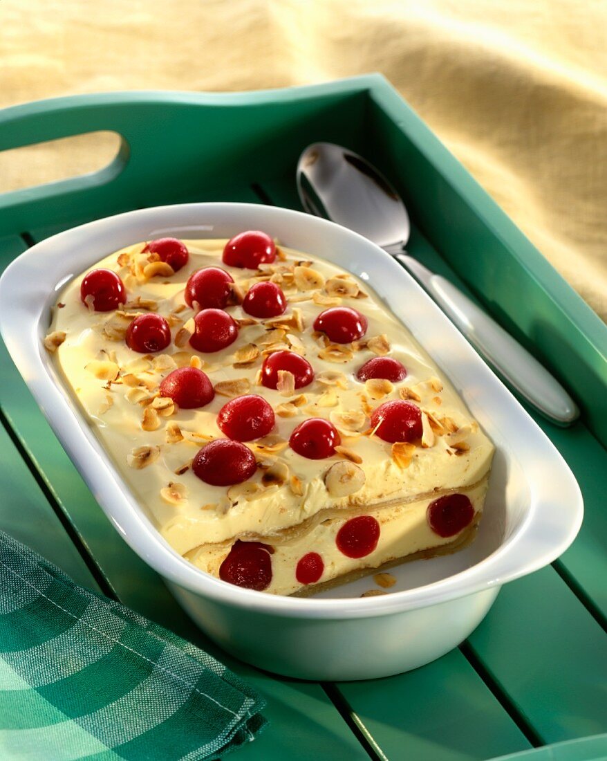 Sweet quark lasagne with cherries (cold quark & pasta dessert)