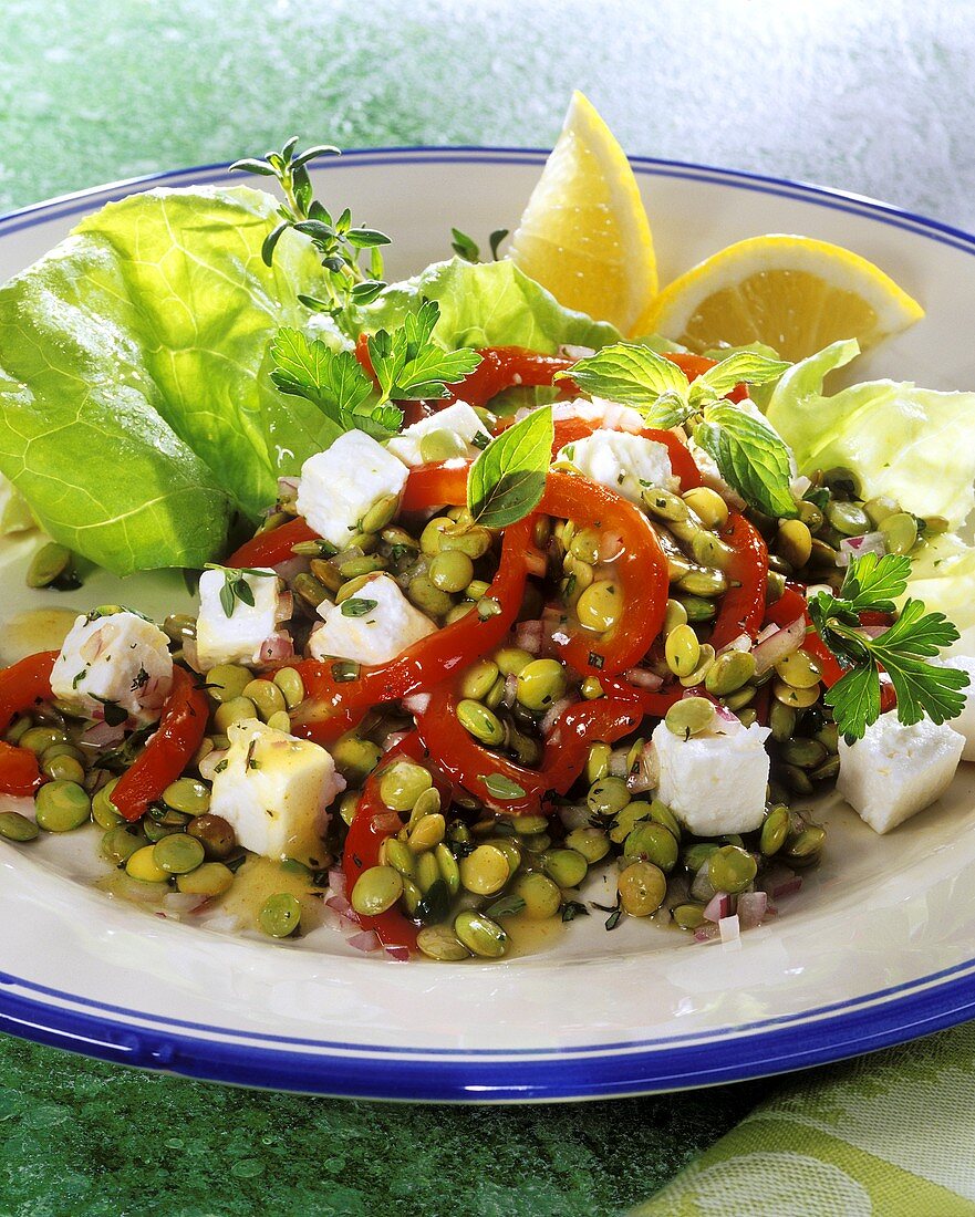 Linsensalat mit Paprika und Schafskäse