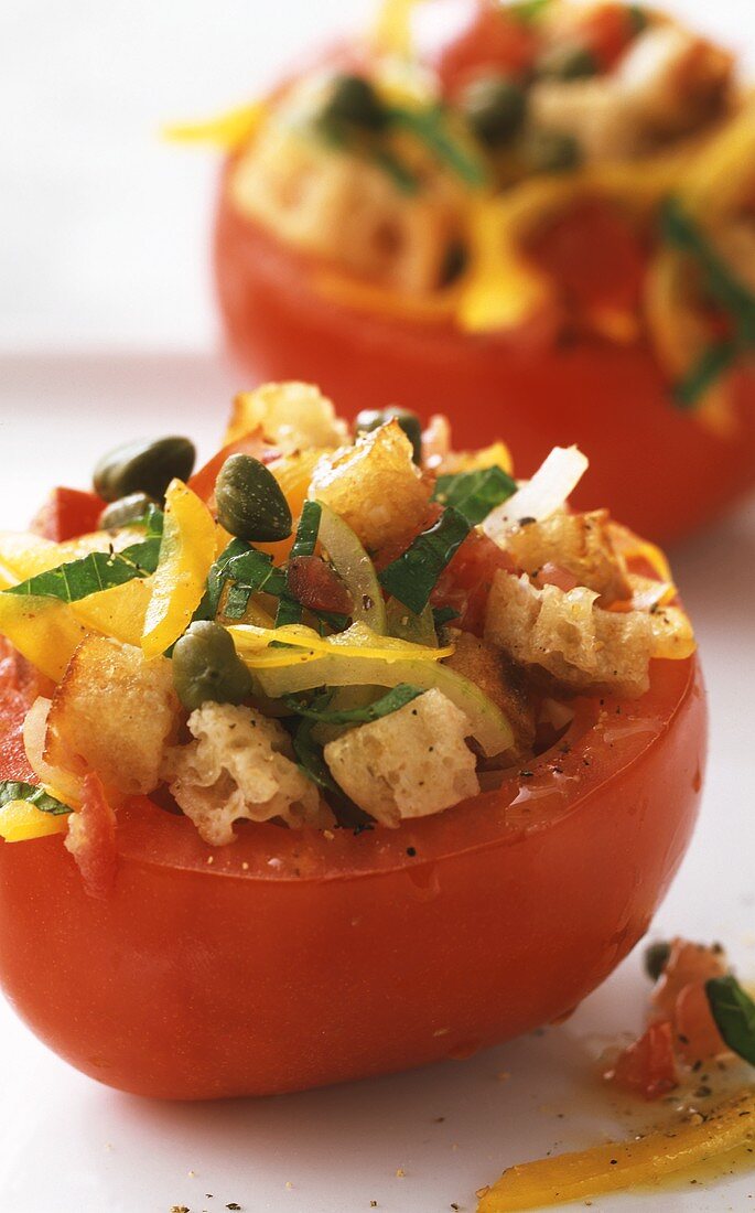Stuffed tomatoes with bread salad