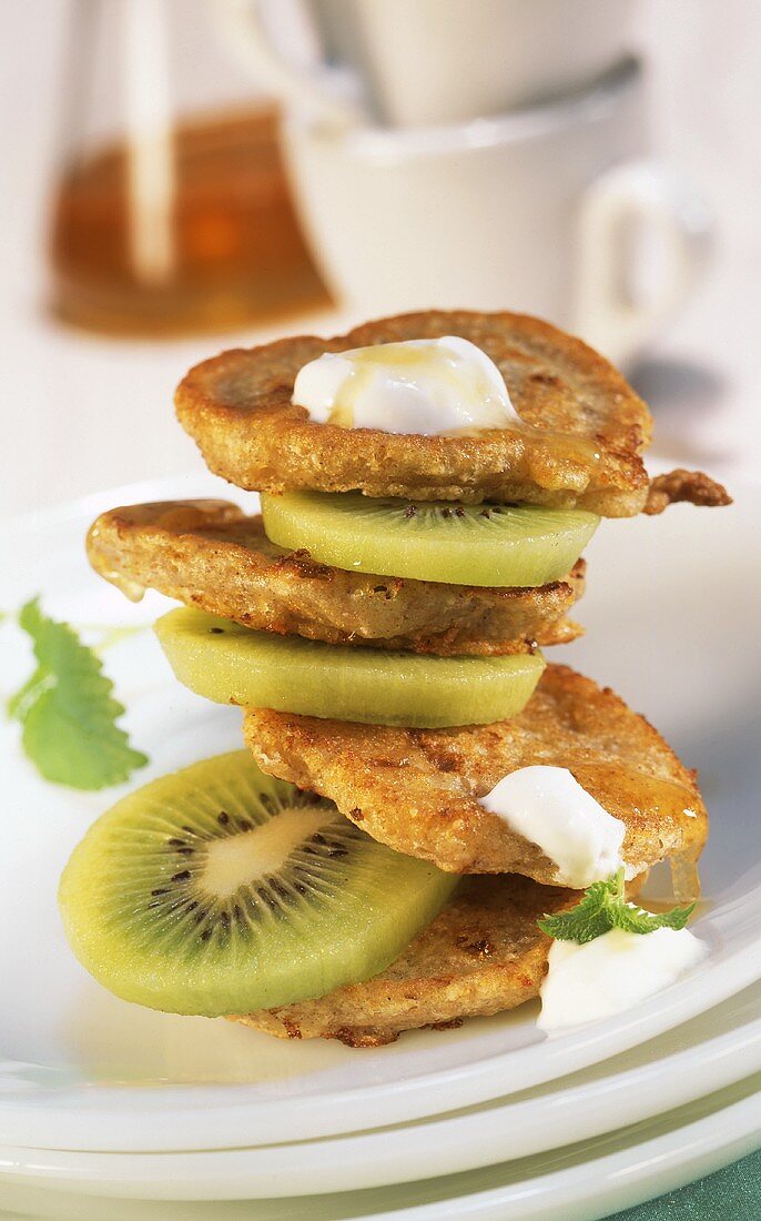 Buckwheat pancakes with kiwi fruit and yoghurt