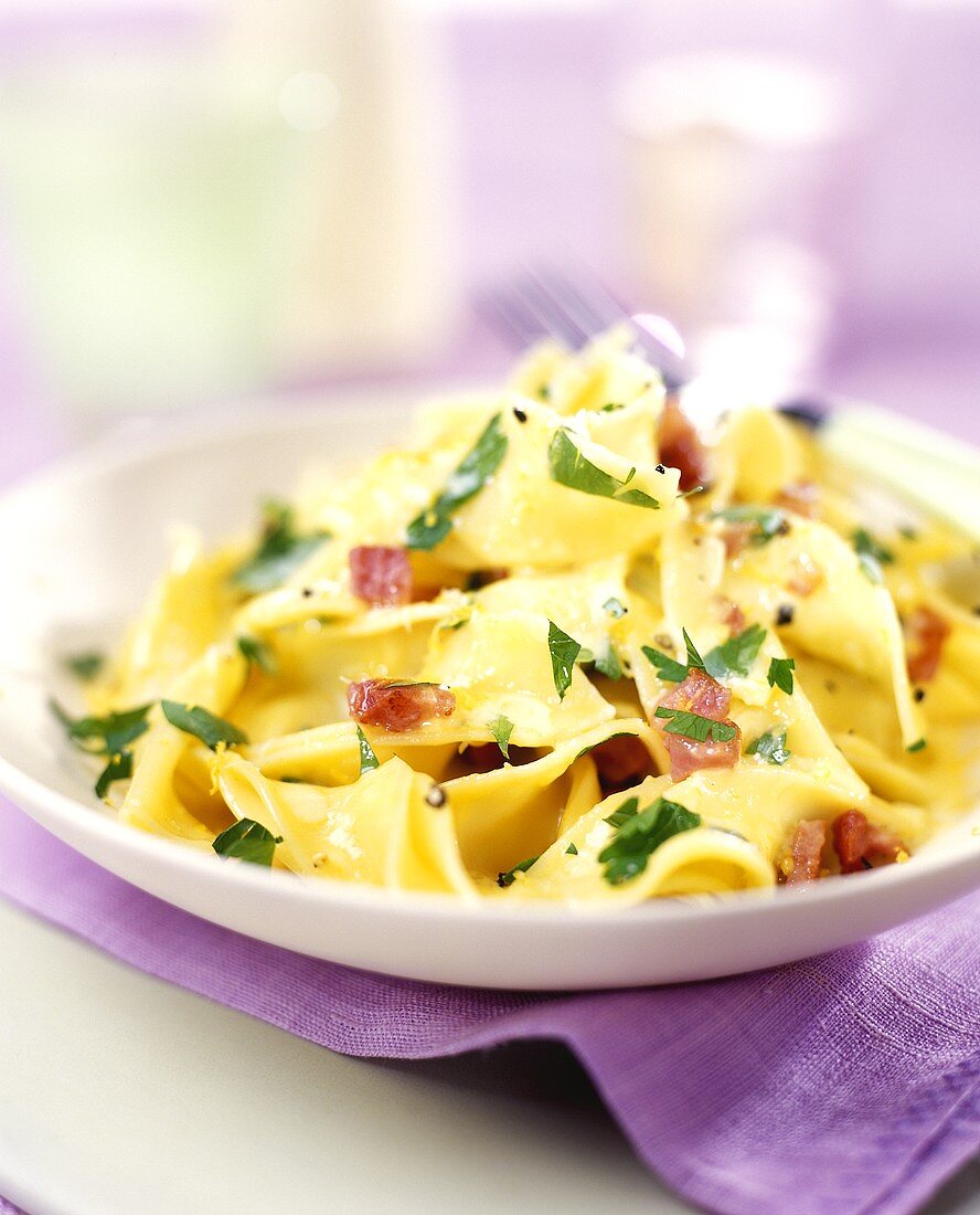 Pappardelle alla pancetta (Broad pasta with ham)