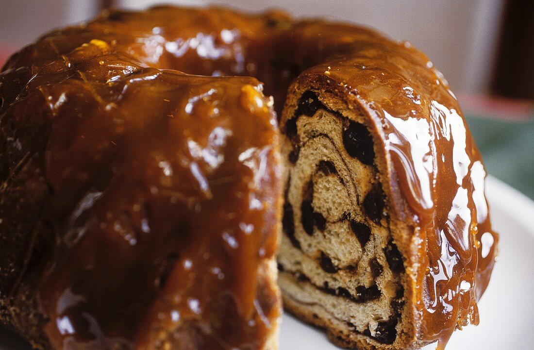 Kärntner Reindling (Napfkuchen mit Rosinen und Nüssen)