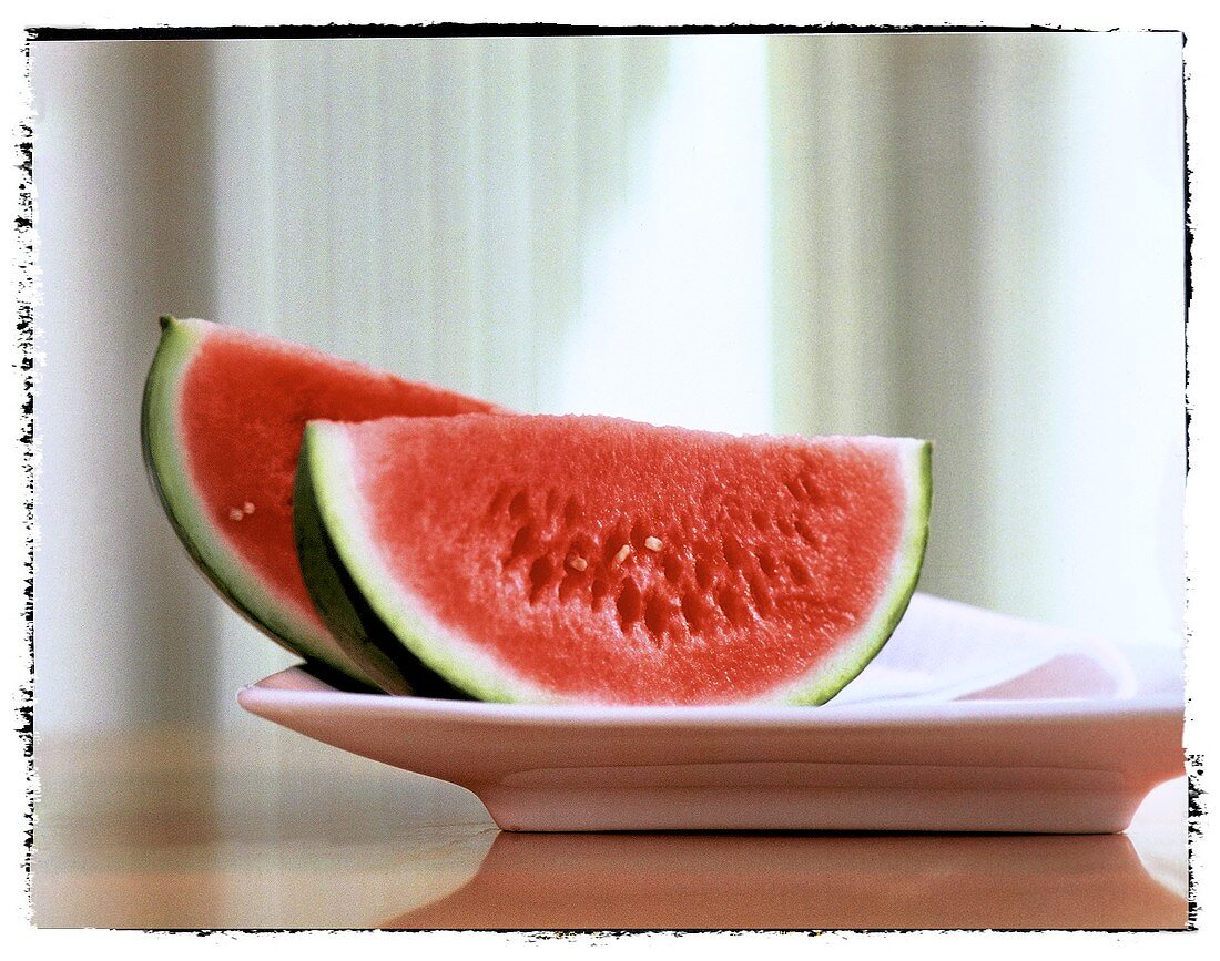 Wassermelonenspalten auf Teller