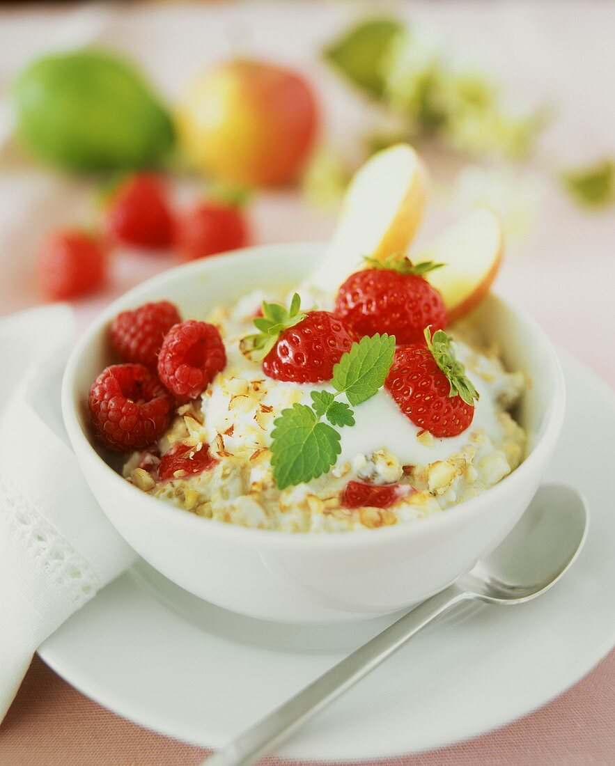 Wholegrain muesli with fresh berries