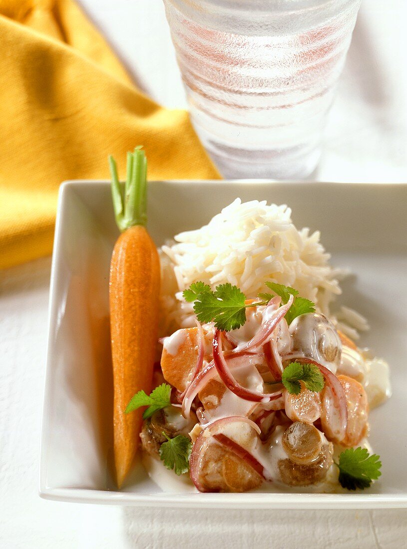 Möhren-Pilz-Curry mit Zwiebeln und Reis