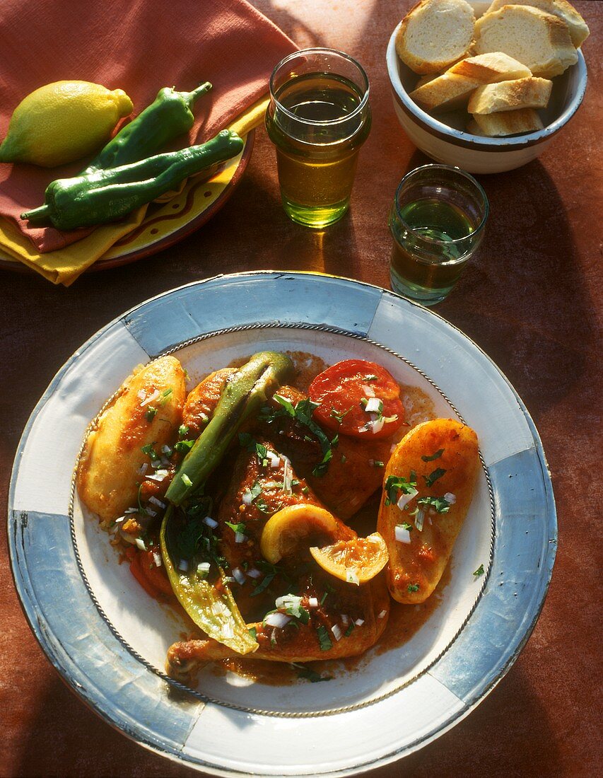 Hähnchen mit Tomaten, Peperoni und Kartoffeln (Tunesien)