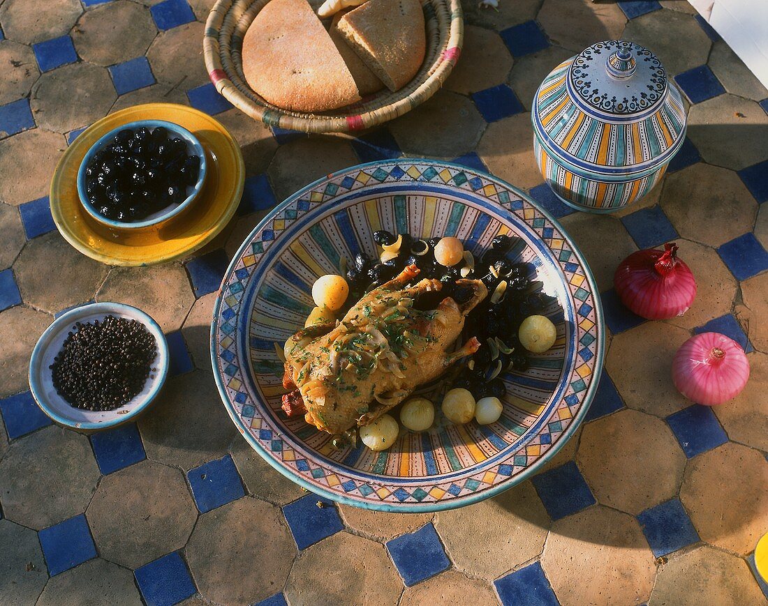 Hähnchen mit Zwiebeln und Oliven (Marokko)