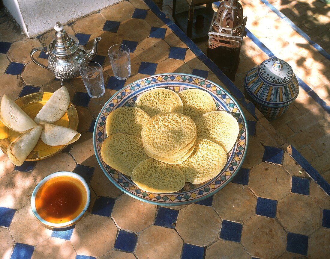 Beghrir (mit Honig getränkte Pfannkuchen, Marokko)