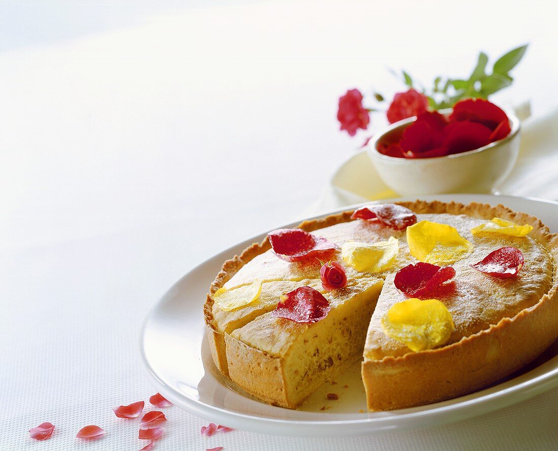 Torta di marzapane e rose (marzipan tart with rose petals)