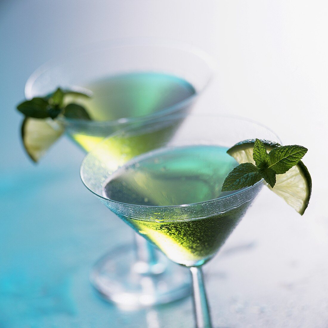 Peppermint cocktail with limes and fresh mint
