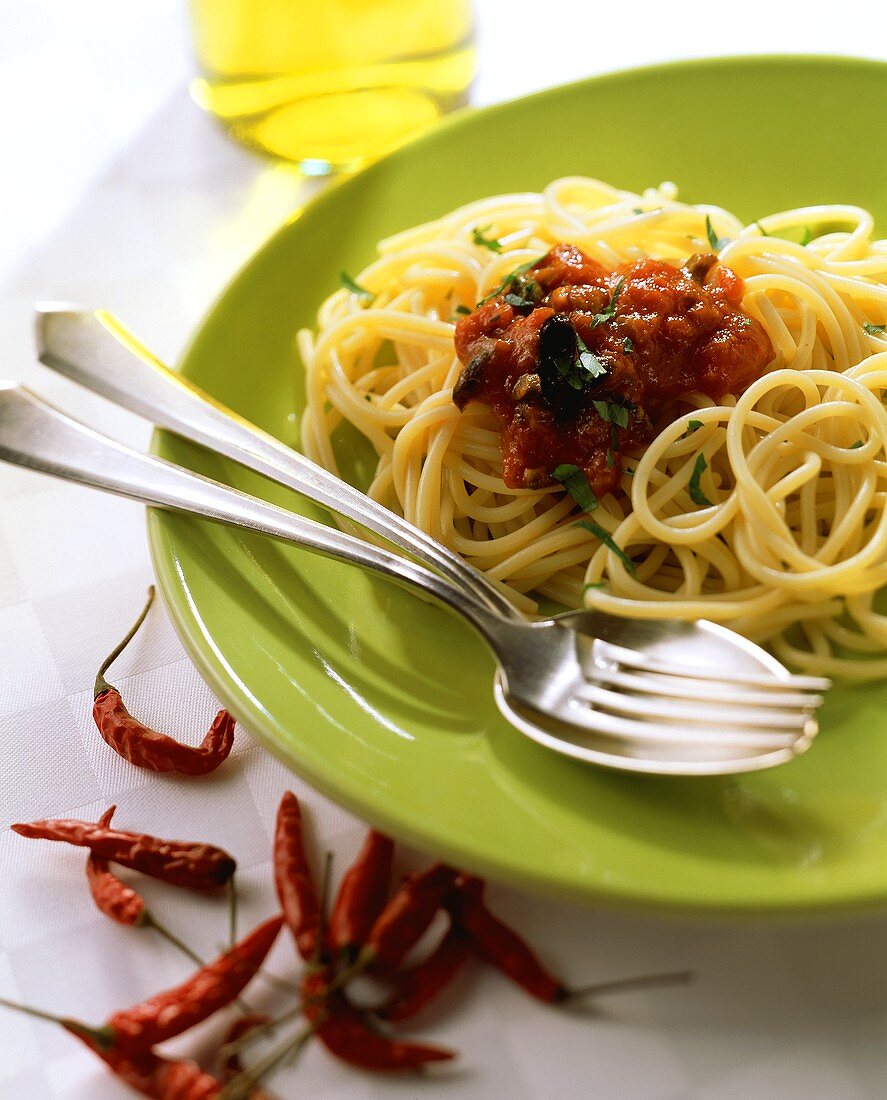 Spaghetti all'arrabbiata (Nudeln mit scharfer Sauce, Italien)
