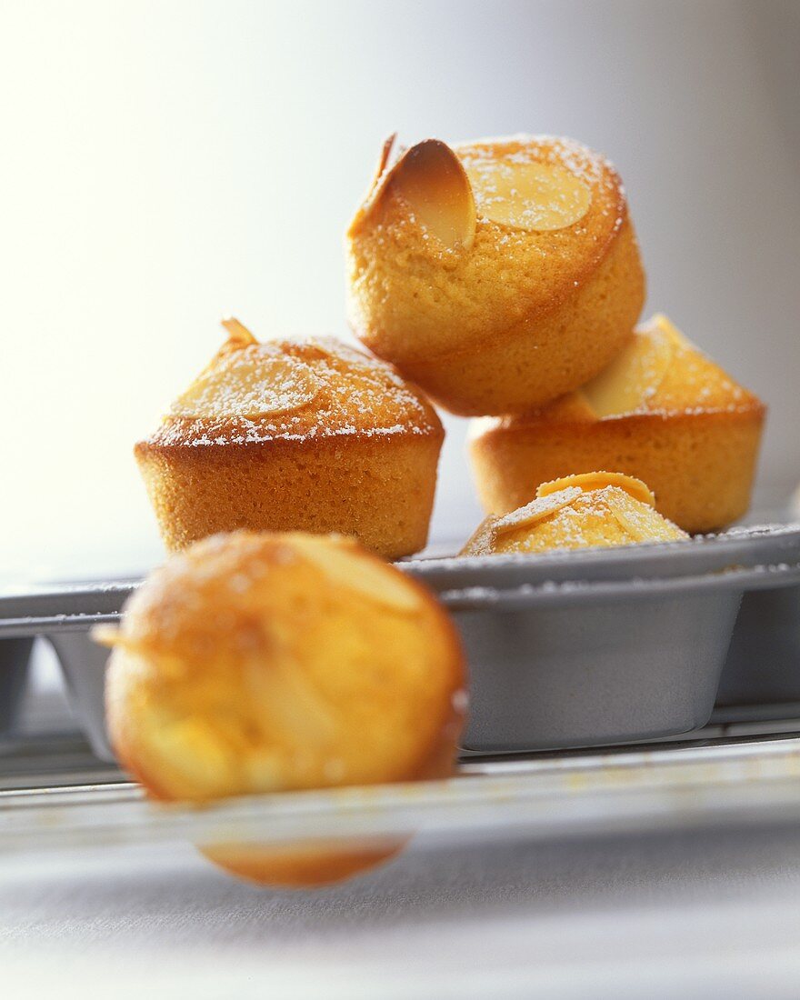 Muffins with almonds and icing sugar