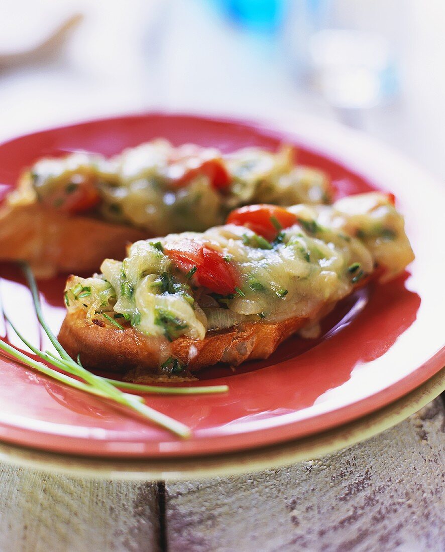 Onion toast with cheese and tomatoes