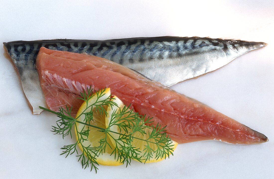 Two mackerel fillets with lemon and dill