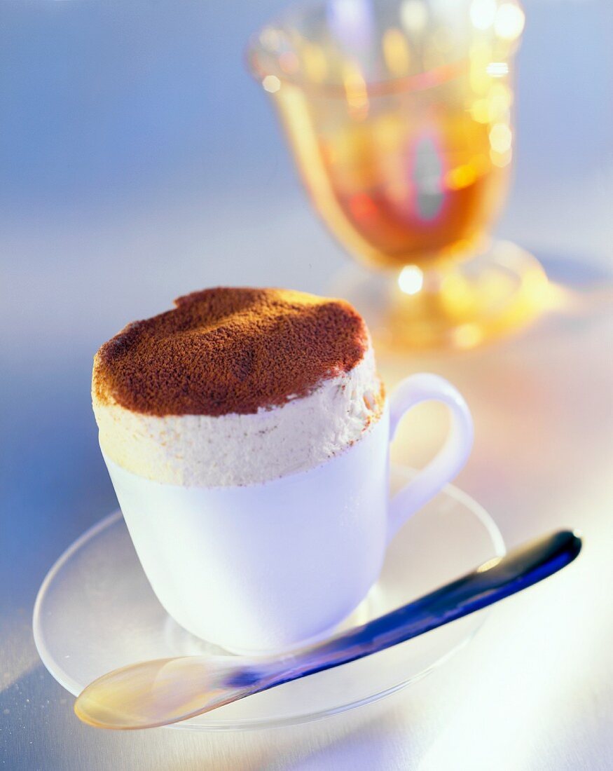 Eissouffle Grand Marnier in einer Tasse