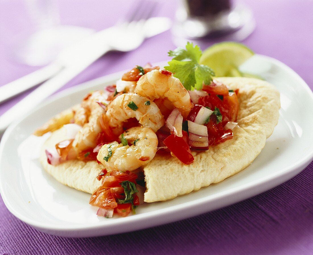 Pitta bread with shrimp salsa